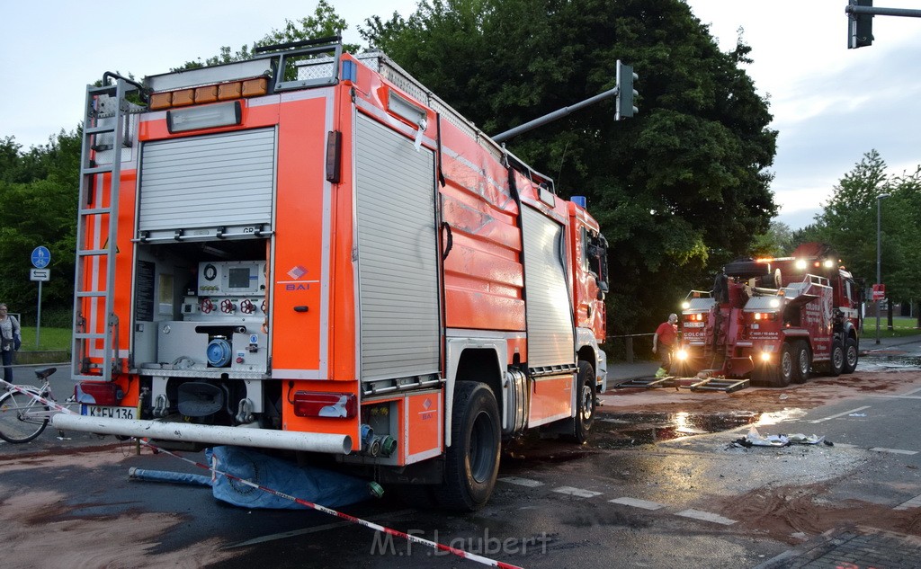 TLF 4 umgestuerzt Koeln Bocklemuend Ollenhauer Ring Militaerringstr P189.JPG - Miklos Laubert